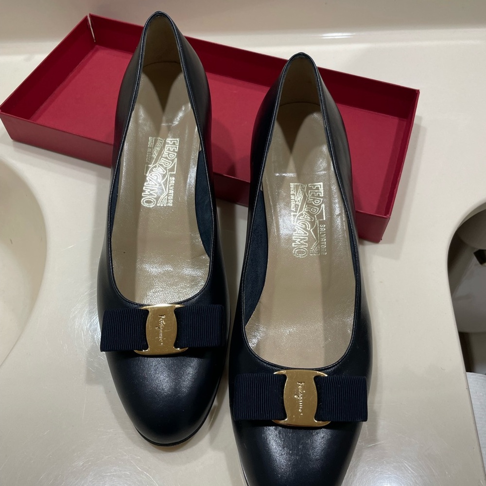 Ferragamo
Vara bow pumps